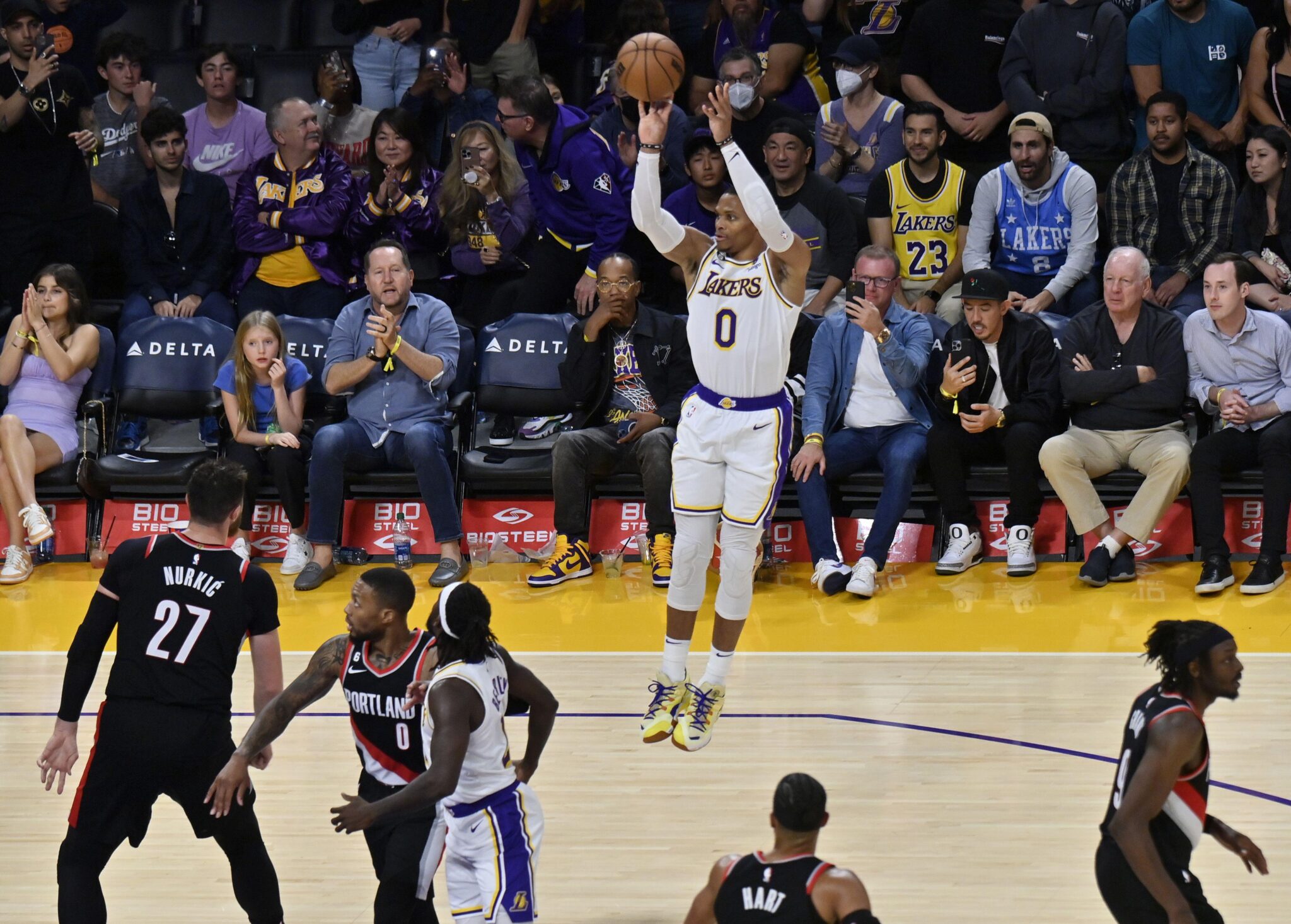What Is The Difference Between A Shooting Guard And A Point Guard